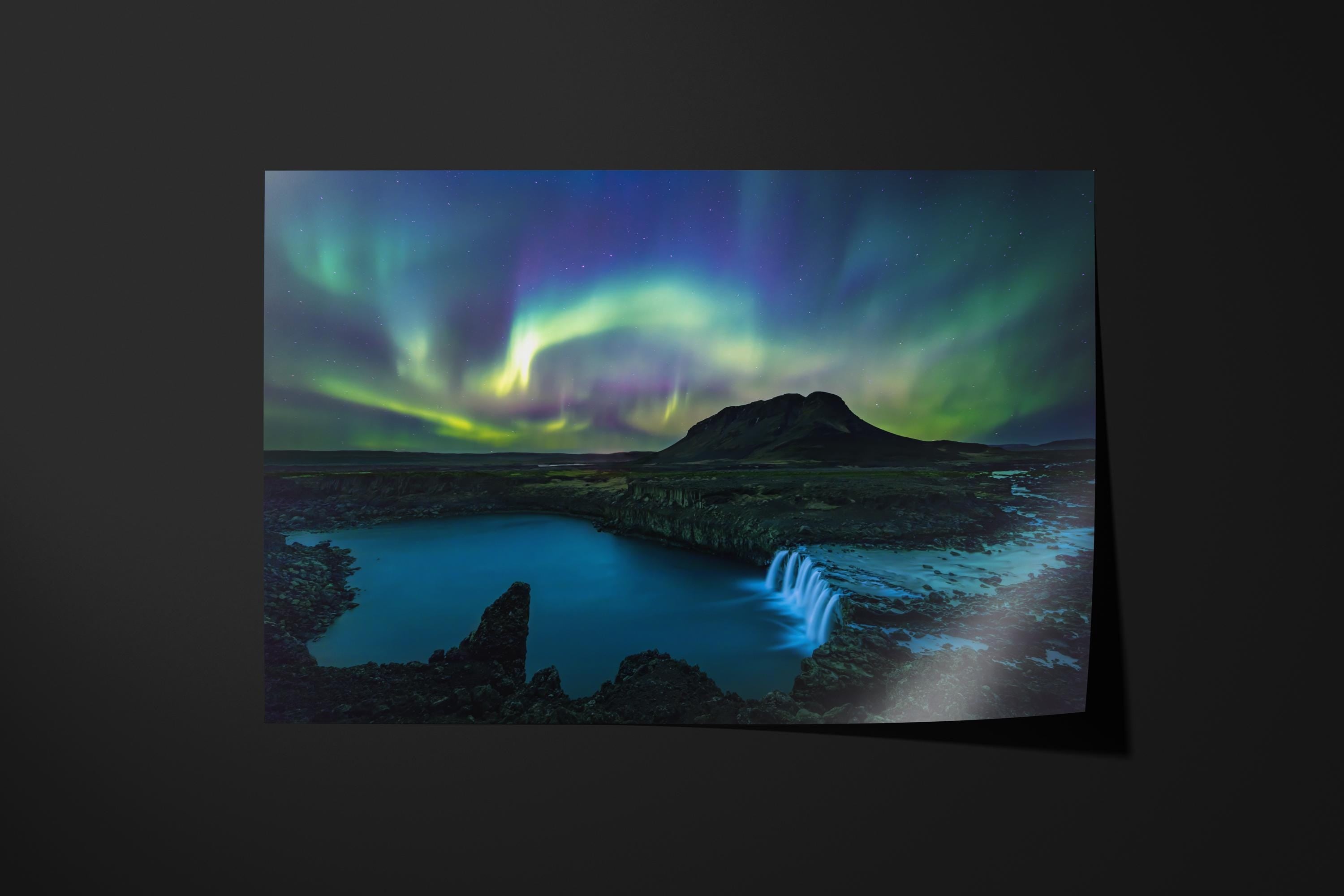 Þjófafoss Aurora Borealis Waterfall