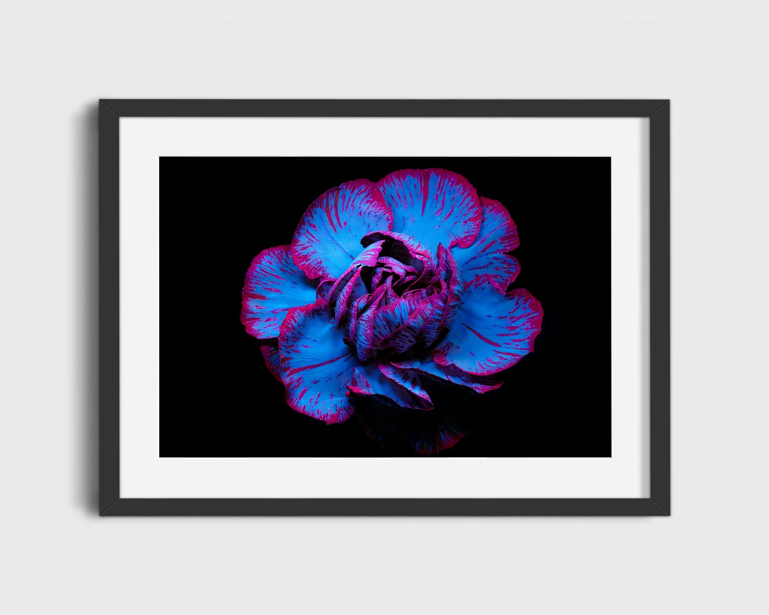 Electric Blue UV Flower