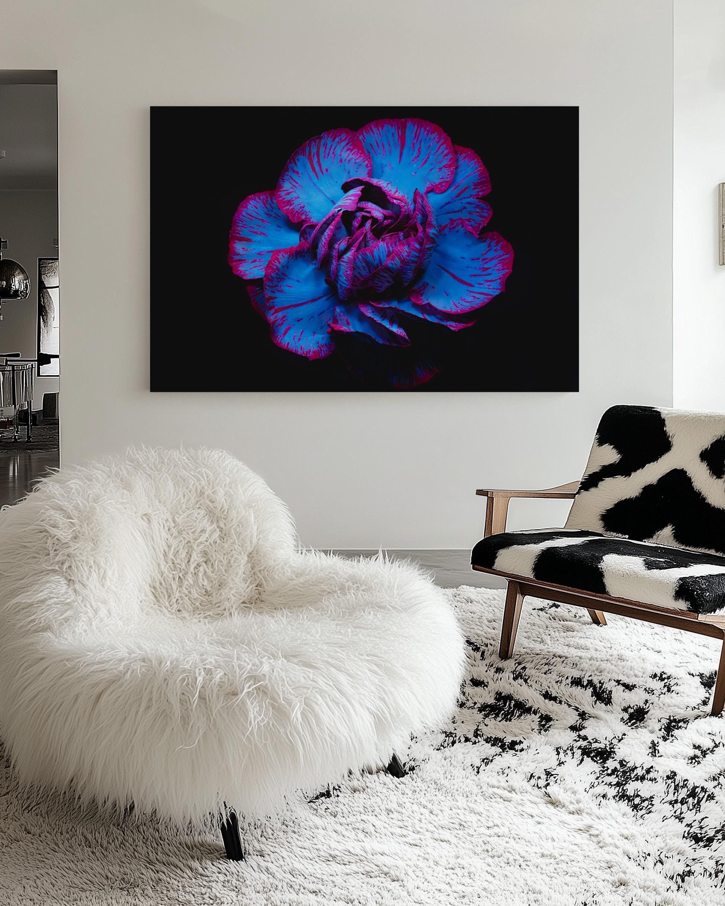 Electric Blue UV Flower