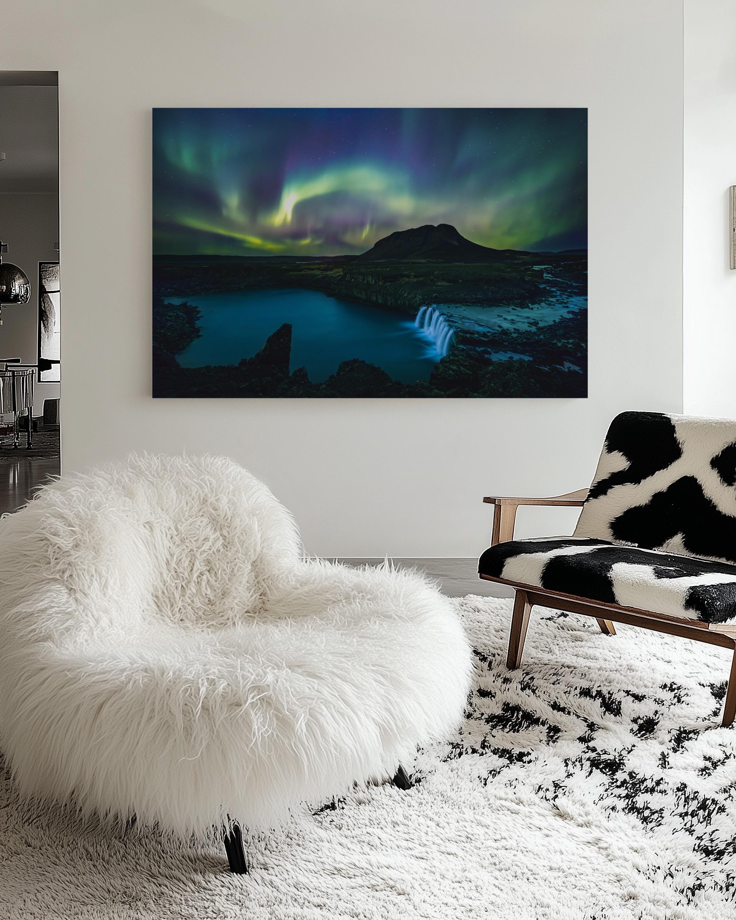 Þjófafoss Aurora Borealis Waterfall